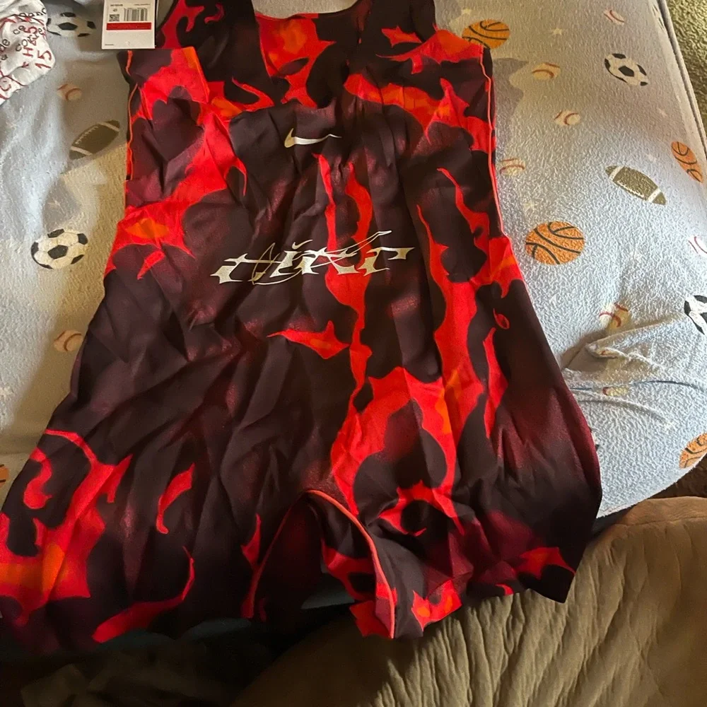 Nike workout suits - Picture 1 of 3